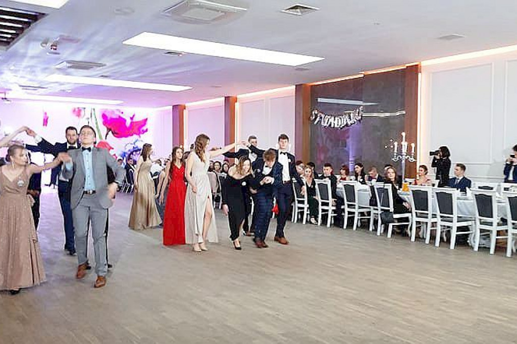 Brodnica. W piątek na studniówce bawili się maturzyści z I LO [ZDJĘCIA]