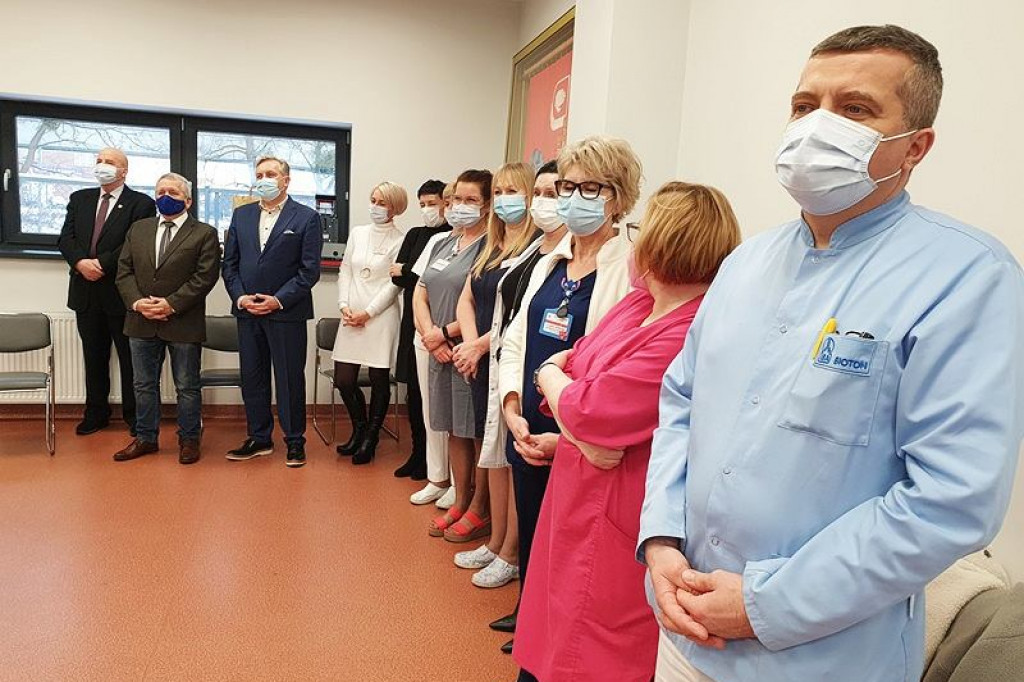 Brodnica. W wieku 87 lat lekarka skończyła pracę w brodnickim szpitalu. Były pożegnania i podziękowania [ZDJĘCIA]