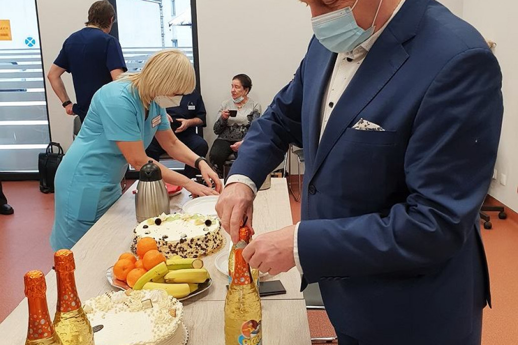 Brodnica. W wieku 87 lat lekarka skończyła pracę w brodnickim szpitalu. Były pożegnania i podziękowania [ZDJĘCIA]