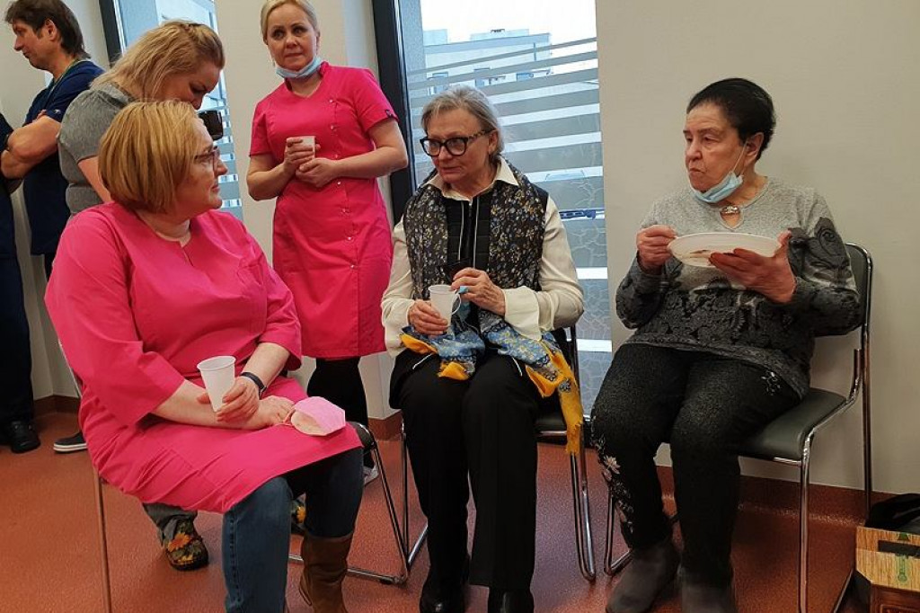 Brodnica. W wieku 87 lat lekarka skończyła pracę w brodnickim szpitalu. Były pożegnania i podziękowania [ZDJĘCIA]