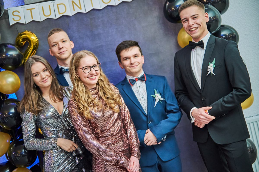 Brodnica. To była naprawdę szaleńcza zabawa, czyli najlepsze ujęcia ze studniówki III LO [ZDJĘCIA]