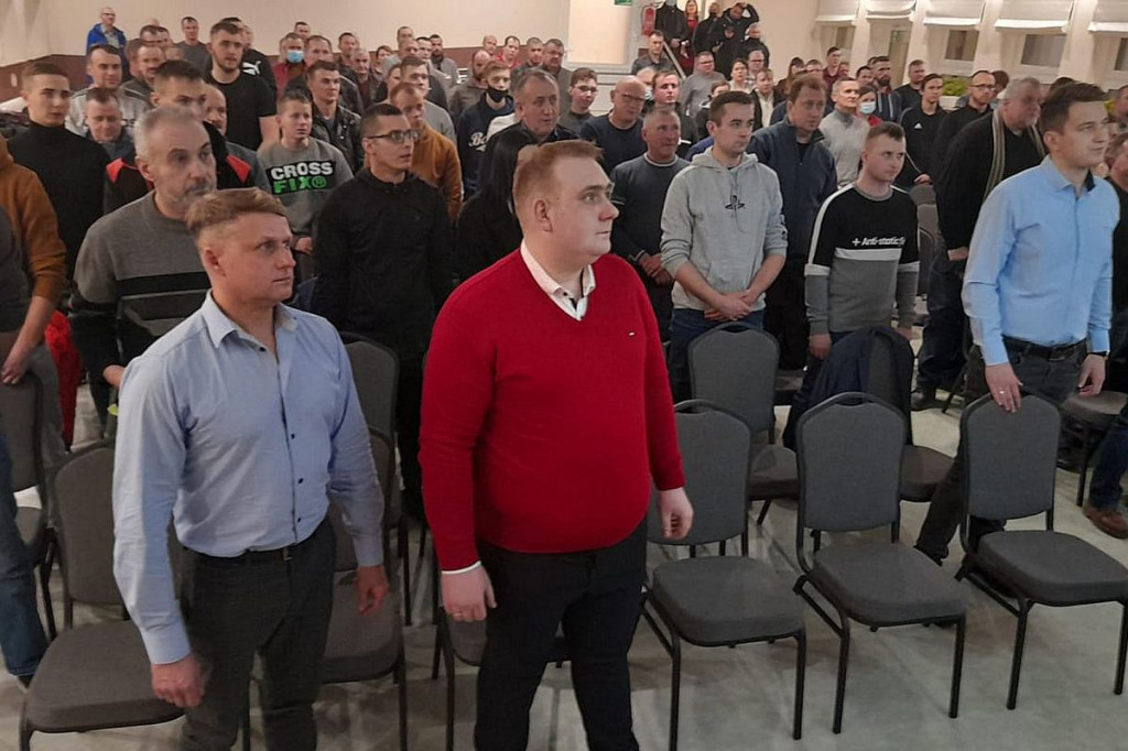 Pełna sala na spotkaniu z liderem Agrounii. Zapowiada dwukrotną wielką blokadę dróg w całej Polsce [ZDJĘCIA]