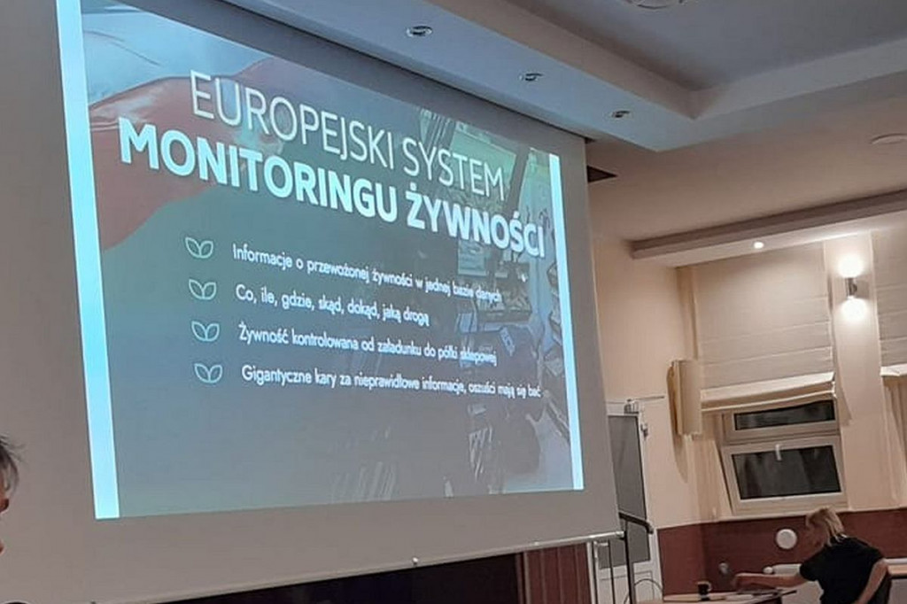 Pełna sala na spotkaniu z liderem Agrounii. Zapowiada dwukrotną wielką blokadę dróg w całej Polsce [ZDJĘCIA]