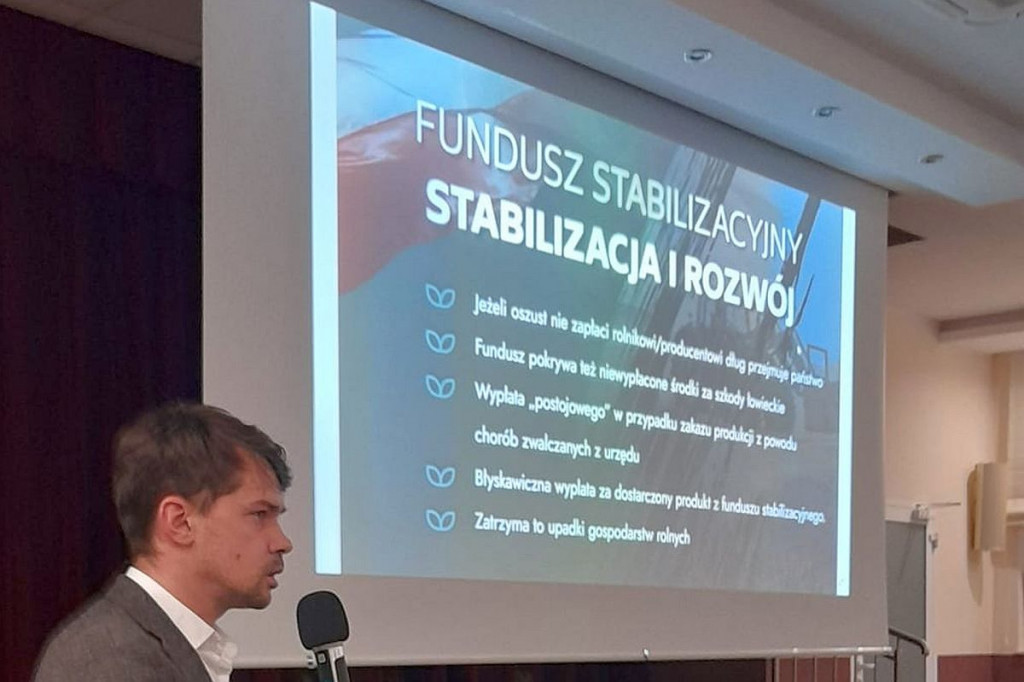 Pełna sala na spotkaniu z liderem Agrounii. Zapowiada dwukrotną wielką blokadę dróg w całej Polsce [ZDJĘCIA]