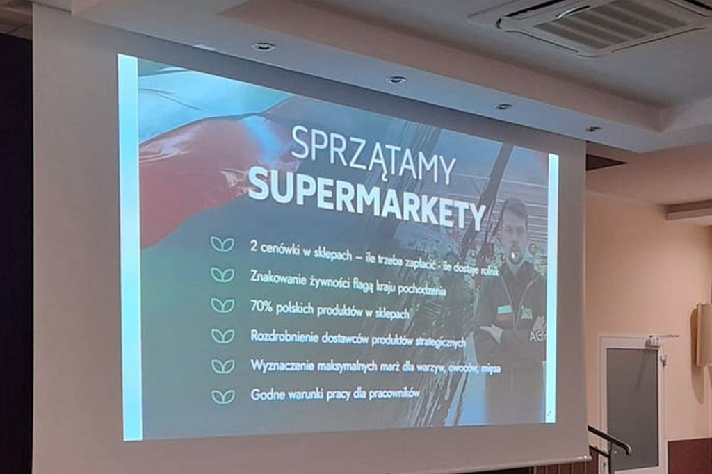 Pełna sala na spotkaniu z liderem Agrounii. Zapowiada dwukrotną wielką blokadę dróg w całej Polsce [ZDJĘCIA]