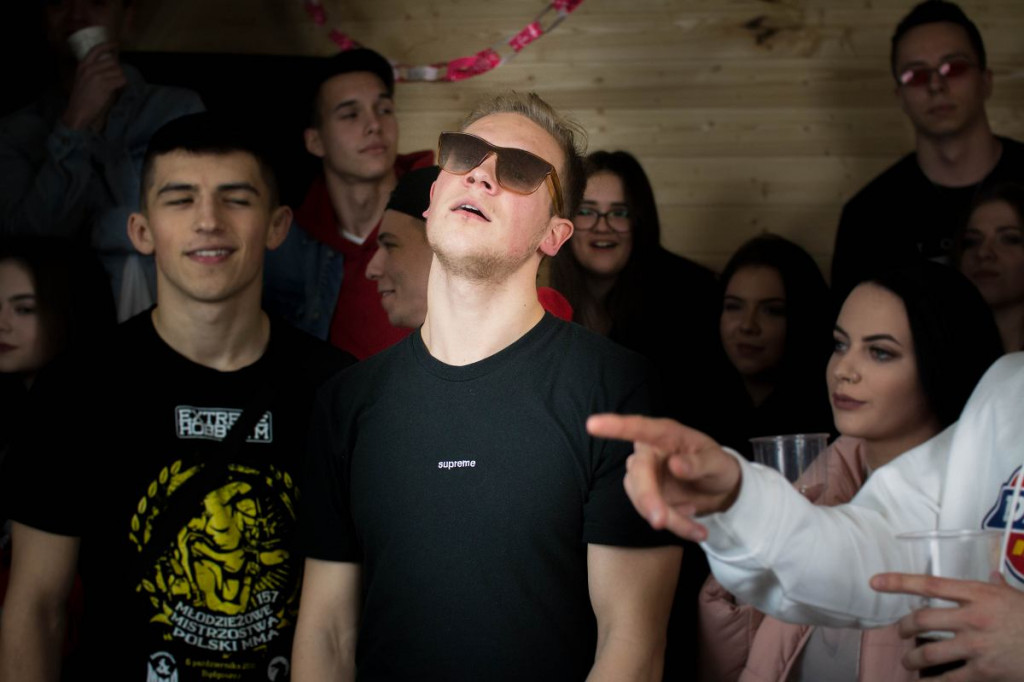 Brodnica i okolice. Przez całą jesień oglądaliśmy go w telewizji. Teraz nagrywał teledysk w Strzygach [ZDJĘCIA]