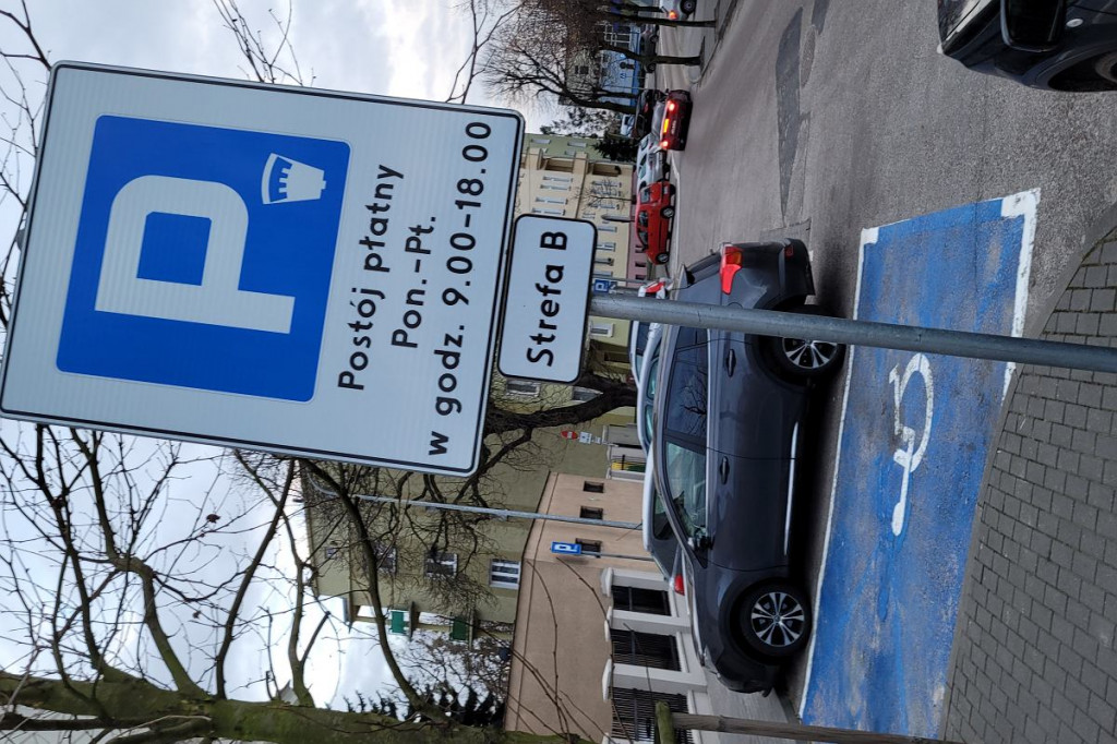 Brodnica. Kto może parkować w mieście za darmo? Radny: 