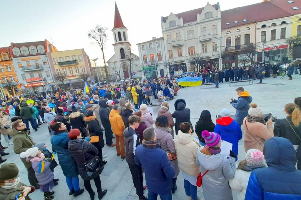 Brodnica. Tłumy na Dużym Rynku. Niech żyje wolna Ukraina! [DUŻO ZDJĘĆ]
