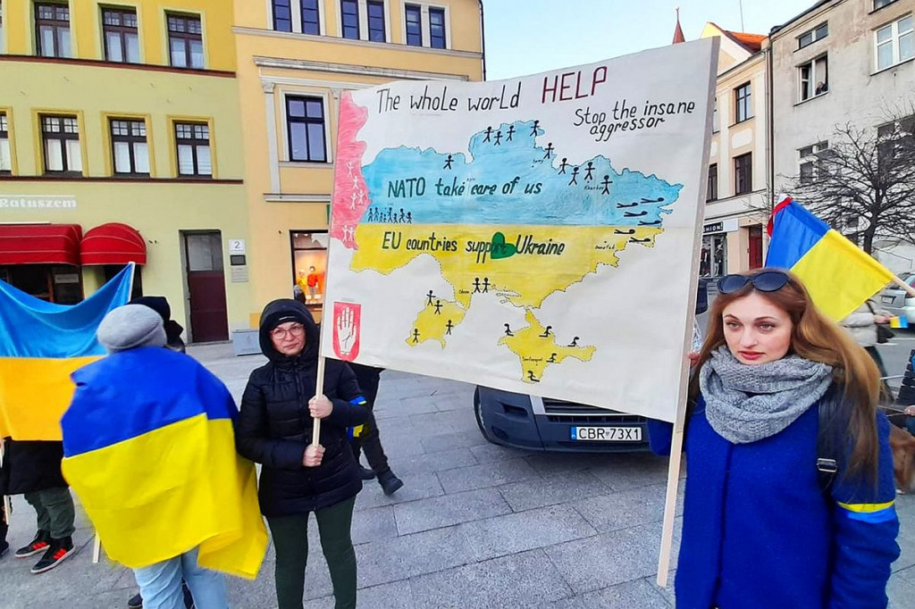 Brodnica. Tłumy na Dużym Rynku. Niech żyje wolna Ukraina! [DUŻO ZDJĘĆ]