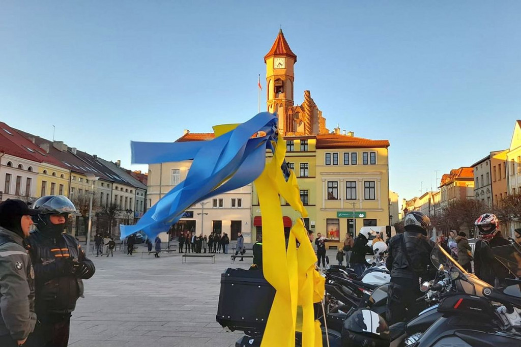 Brodnica. Tłumy na Dużym Rynku. Niech żyje wolna Ukraina! [DUŻO ZDJĘĆ]