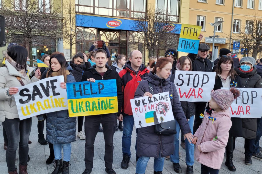 Brodnica. Tłumy na Dużym Rynku. Niech żyje wolna Ukraina! [DUŻO ZDJĘĆ]