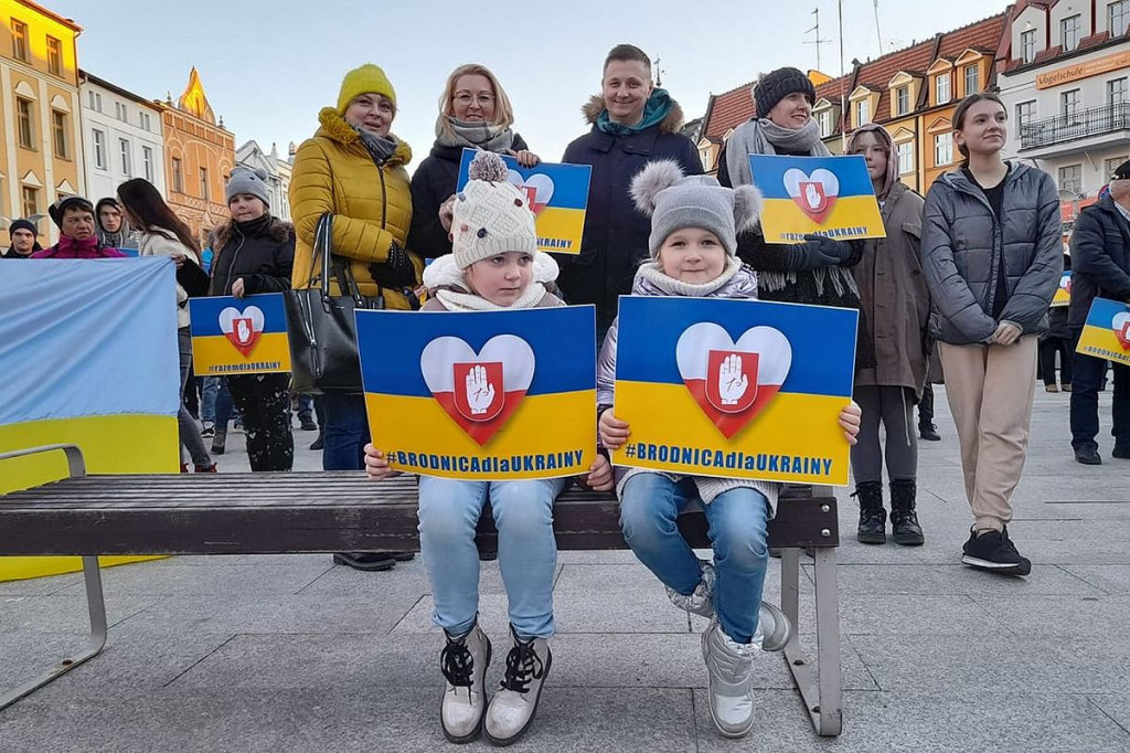 Brodnica. Tłumy na Dużym Rynku. Niech żyje wolna Ukraina! [DUŻO ZDJĘĆ]