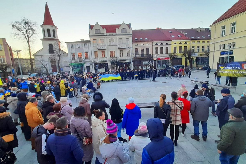 Brodnica. Tłumy na Dużym Rynku. Niech żyje wolna Ukraina! [DUŻO ZDJĘĆ]