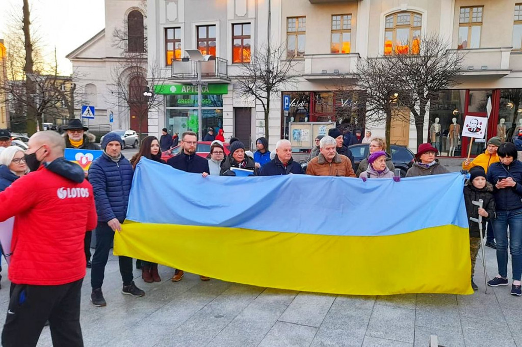 Brodnica. Tłumy na Dużym Rynku. Niech żyje wolna Ukraina! [DUŻO ZDJĘĆ]