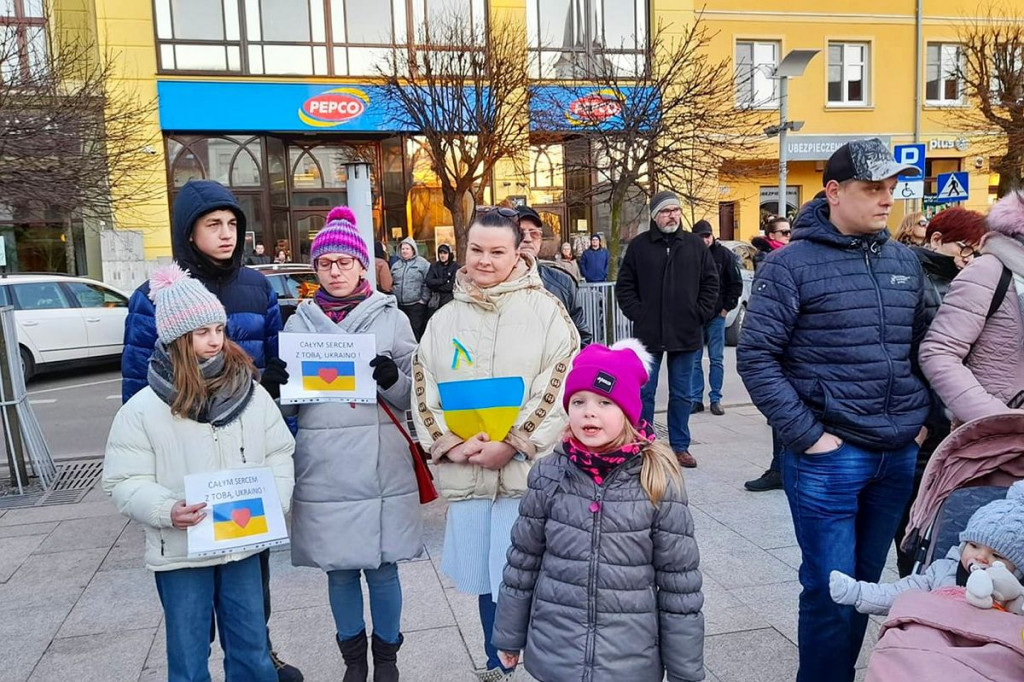 Brodnica. Tłumy na Dużym Rynku. Niech żyje wolna Ukraina! [DUŻO ZDJĘĆ]