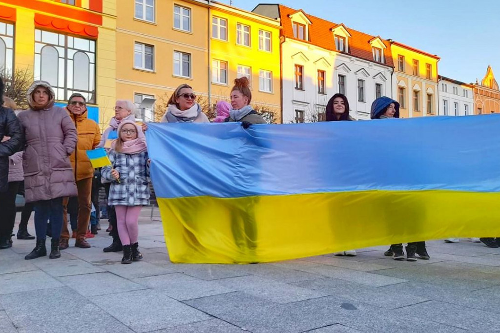 Brodnica. Tłumy na Dużym Rynku. Niech żyje wolna Ukraina! [DUŻO ZDJĘĆ]