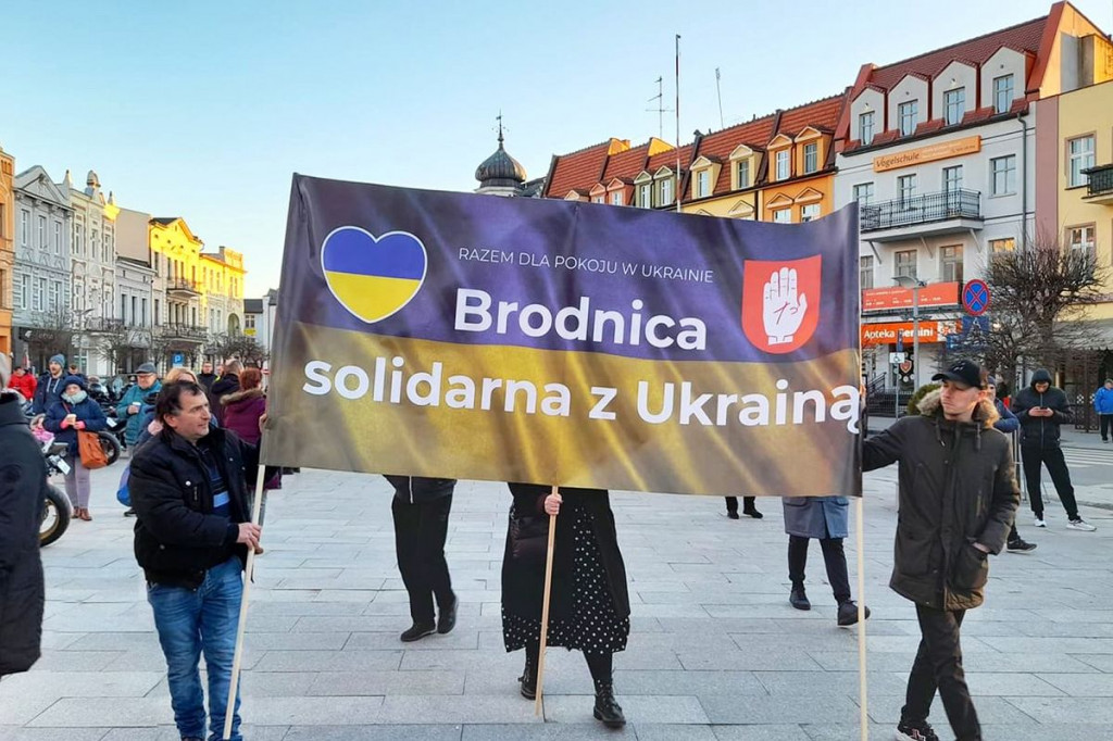 Brodnica. Tłumy na Dużym Rynku. Niech żyje wolna Ukraina! [DUŻO ZDJĘĆ]