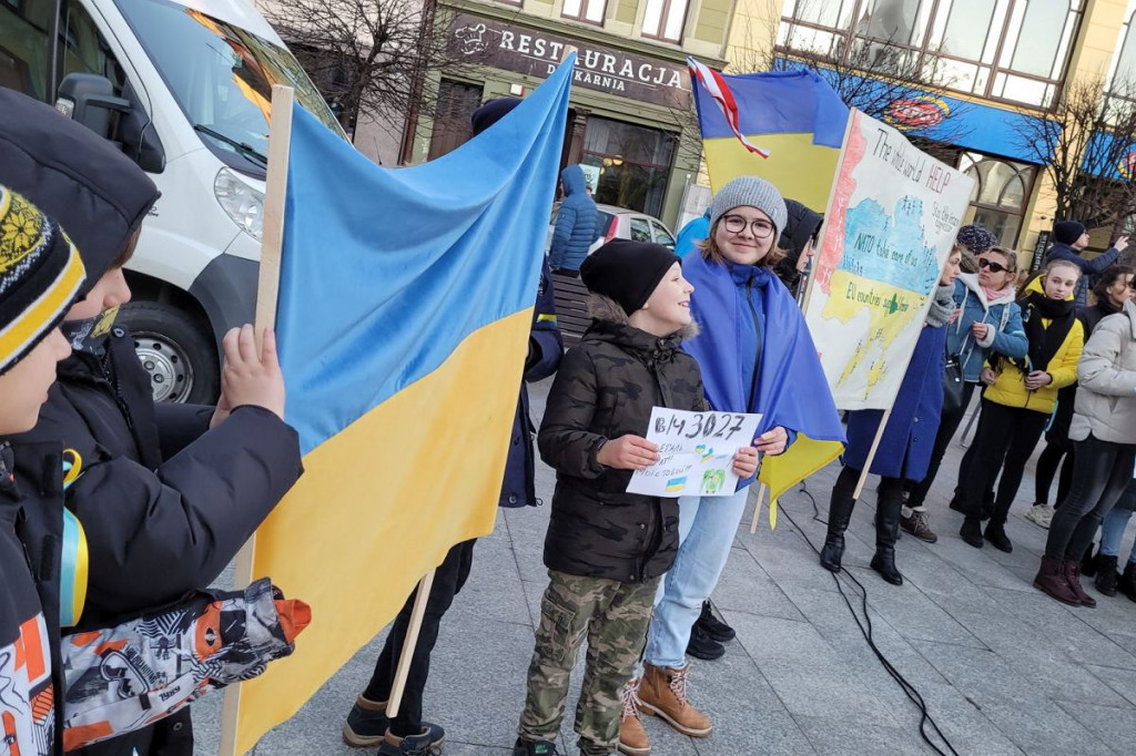 Brodnica. Tłumy na Dużym Rynku. Niech żyje wolna Ukraina! [DUŻO ZDJĘĆ]