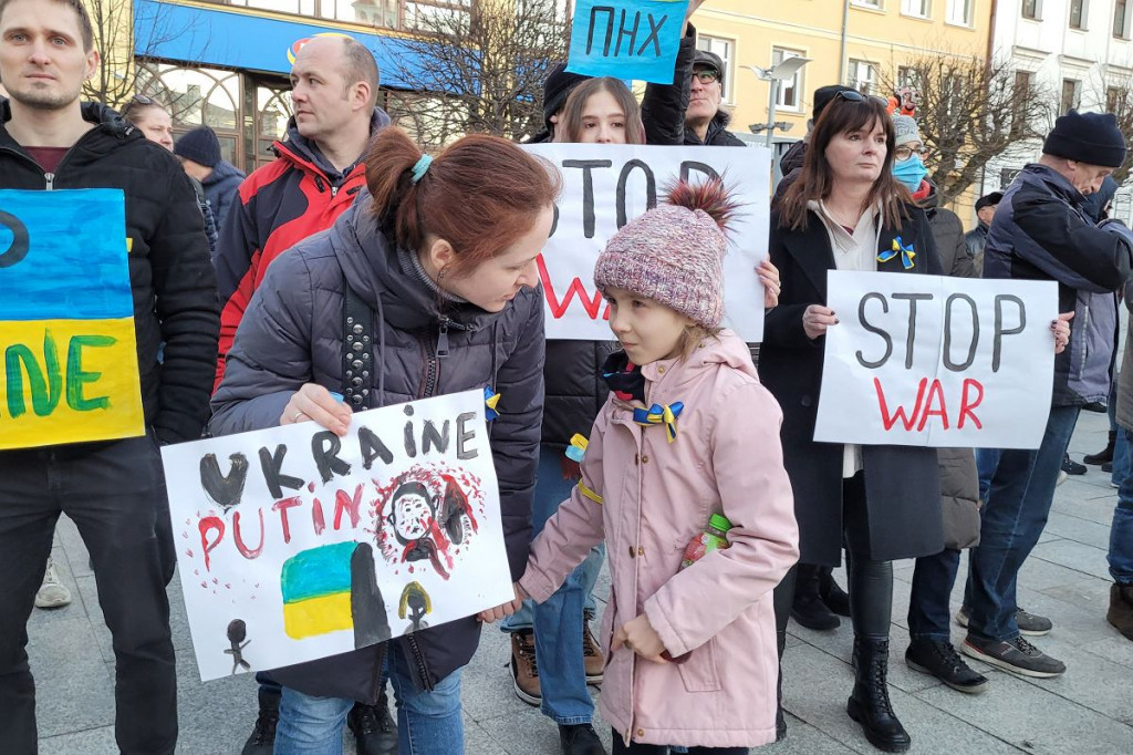 Brodnica. Tłumy na Dużym Rynku. Niech żyje wolna Ukraina! [DUŻO ZDJĘĆ]