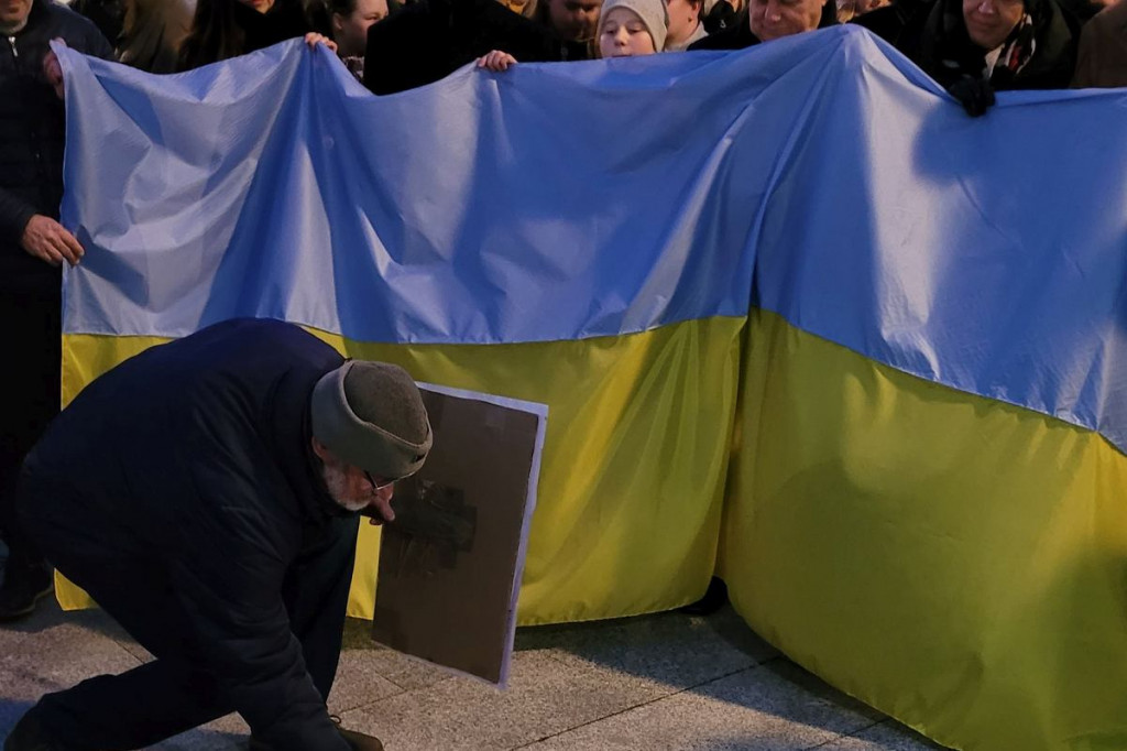 Brodnica. Tłumy na Dużym Rynku. Niech żyje wolna Ukraina! [DUŻO ZDJĘĆ]