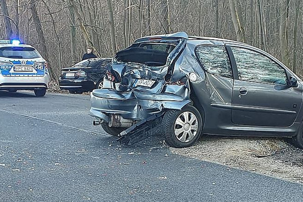 Brodnica i okolice. Zderzenie trzech samochodów, kobieta trafiła do szpitala