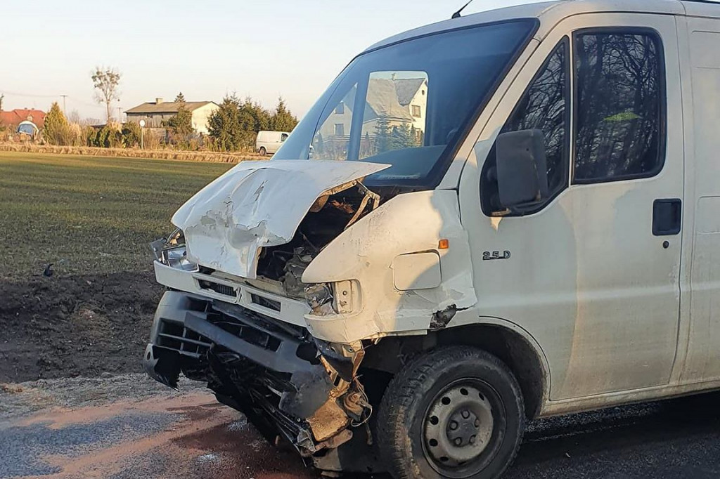 Brodnica i okolice. Zderzenie trzech samochodów, kobieta trafiła do szpitala