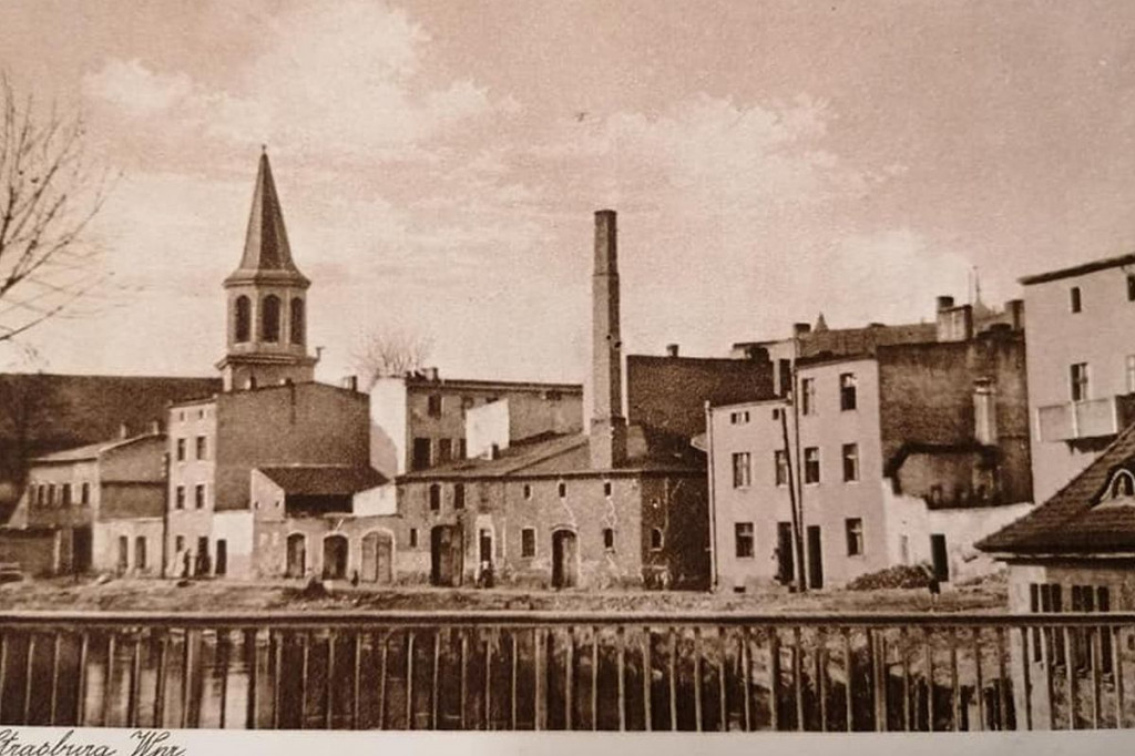 Brodnica. Widok z mostu nad Drwęcą 80 lat temu i obecnie. Intrygujące spostrzeżenie