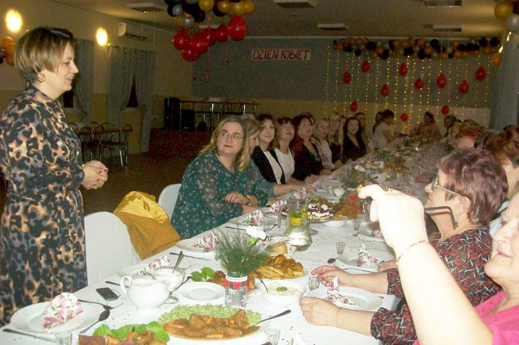 Brodnica i okolice. Dzień Kobiet świętowało ponad 40 pań, zaprosiły jednego mężczyznę [ZDJĘCIA]