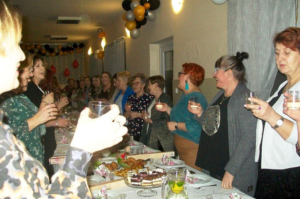 Brodnica i okolice. Dzień Kobiet świętowało ponad 40 pań, zaprosiły jednego mężczyznę [ZDJĘCIA]