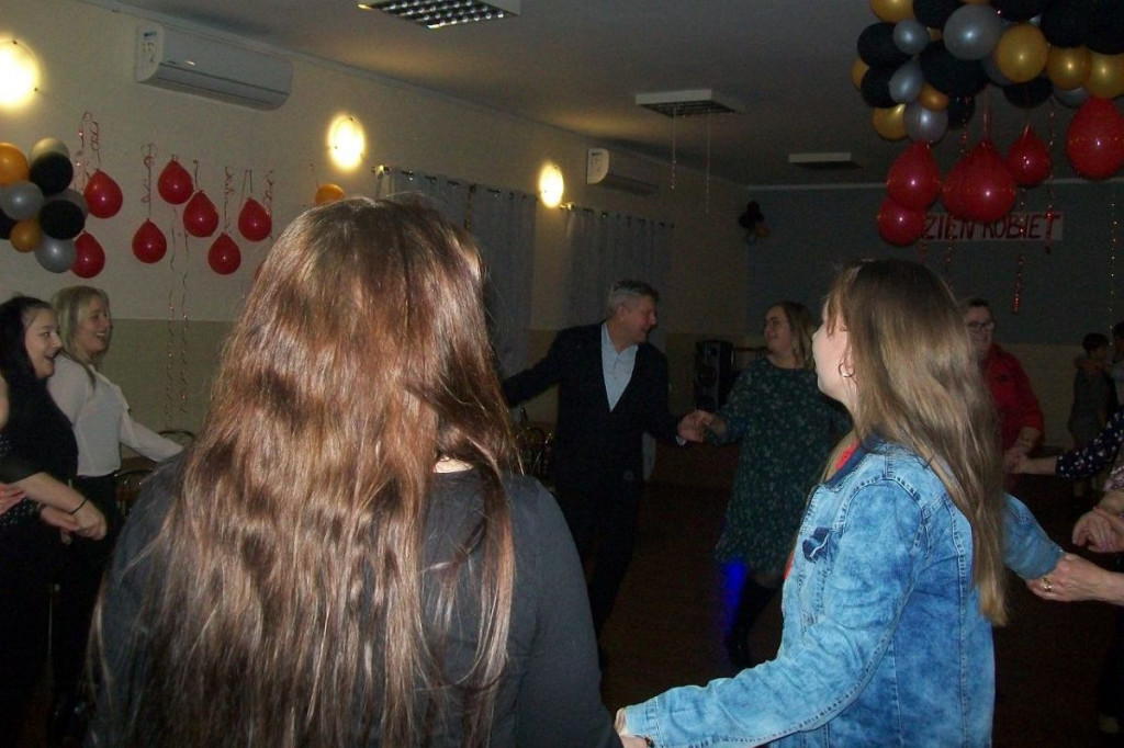 Brodnica i okolice. Dzień Kobiet świętowało ponad 40 pań, zaprosiły jednego mężczyznę [ZDJĘCIA]