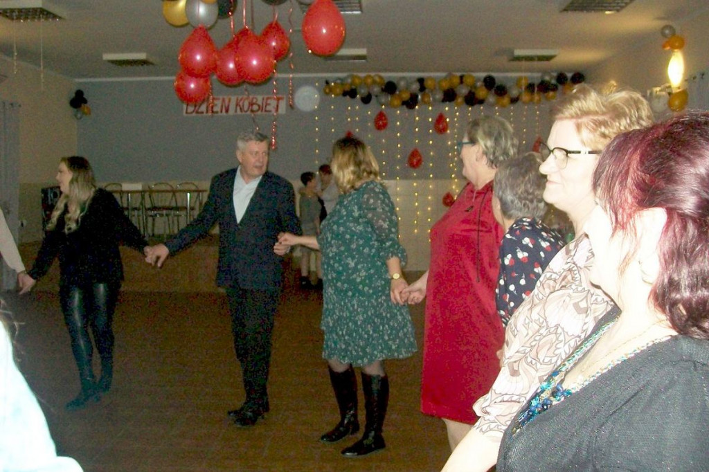 Brodnica i okolice. Dzień Kobiet świętowało ponad 40 pań, zaprosiły jednego mężczyznę [ZDJĘCIA]
