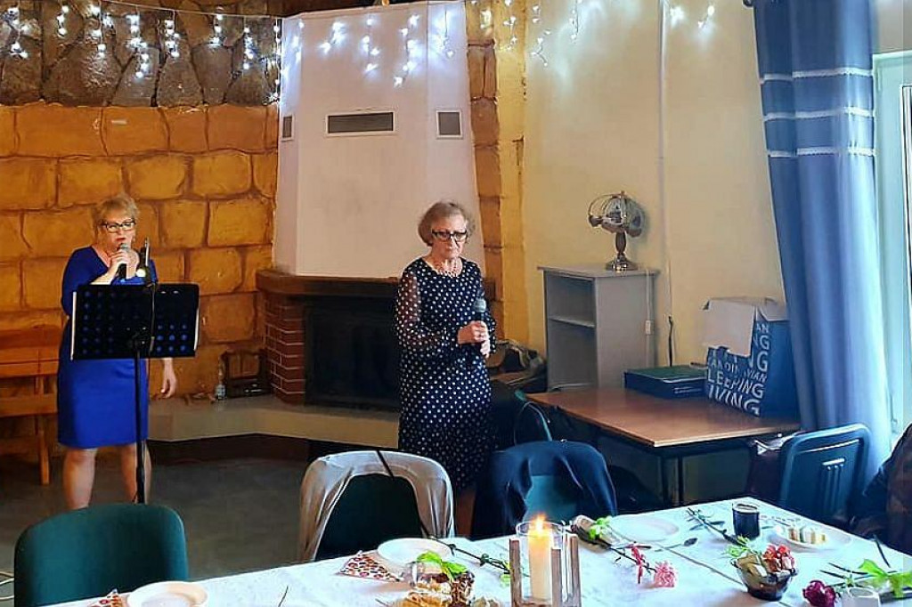 Brodnica i okolice. Jak świętowano Dzień Kobiet w sześciu miejscowościach. Tradycyjne goździki i rajstopy [ZDJĘCIA]