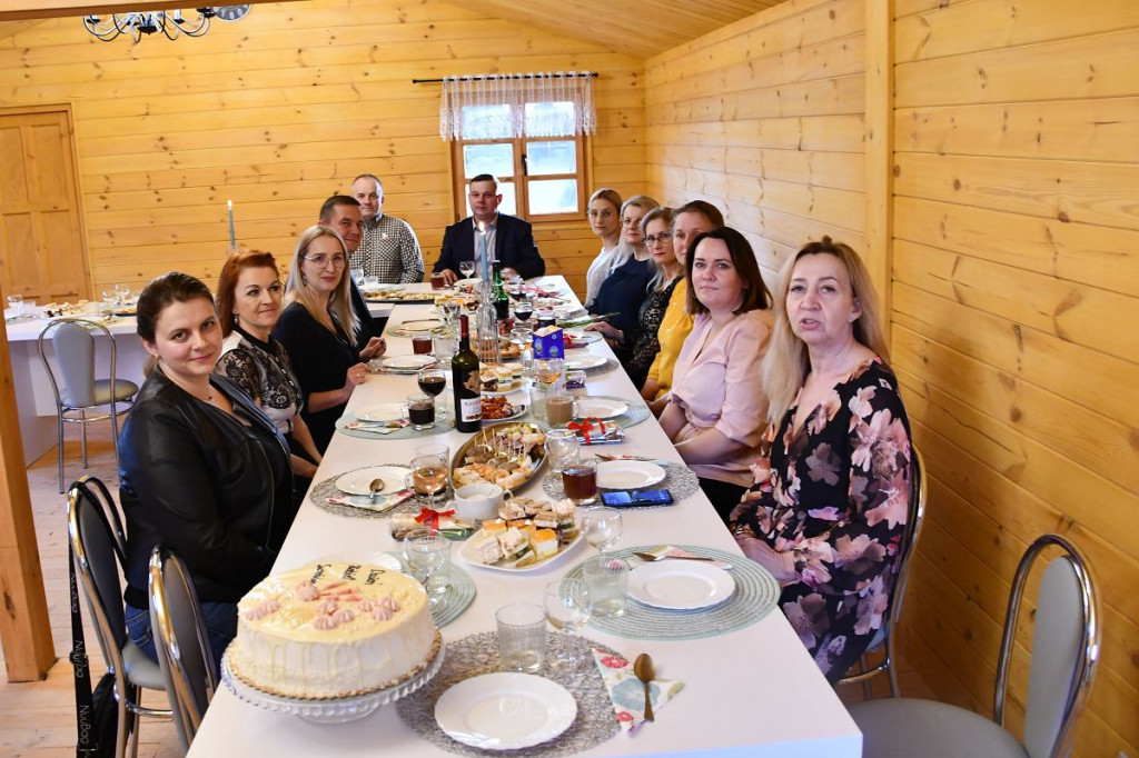 Brodnica i okolice. Jak świętowano Dzień Kobiet w sześciu miejscowościach. Tradycyjne goździki i rajstopy [ZDJĘCIA]