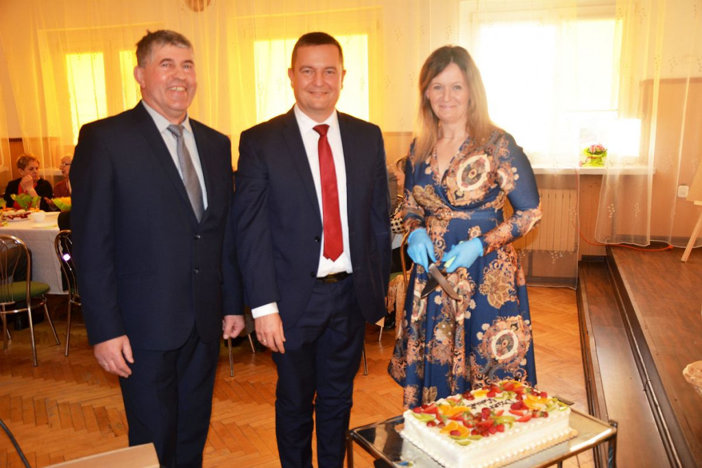 Brodnica i okolice. Jak świętowano Dzień Kobiet w sześciu miejscowościach. Tradycyjne goździki i rajstopy [ZDJĘCIA]