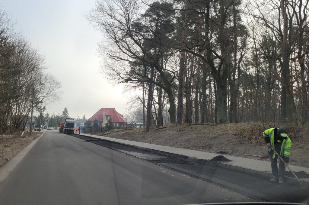 Brodnica. Mieszkańcy się śmieją, bo na ul. Świerkowej teraz całkiem jak w dowcipie