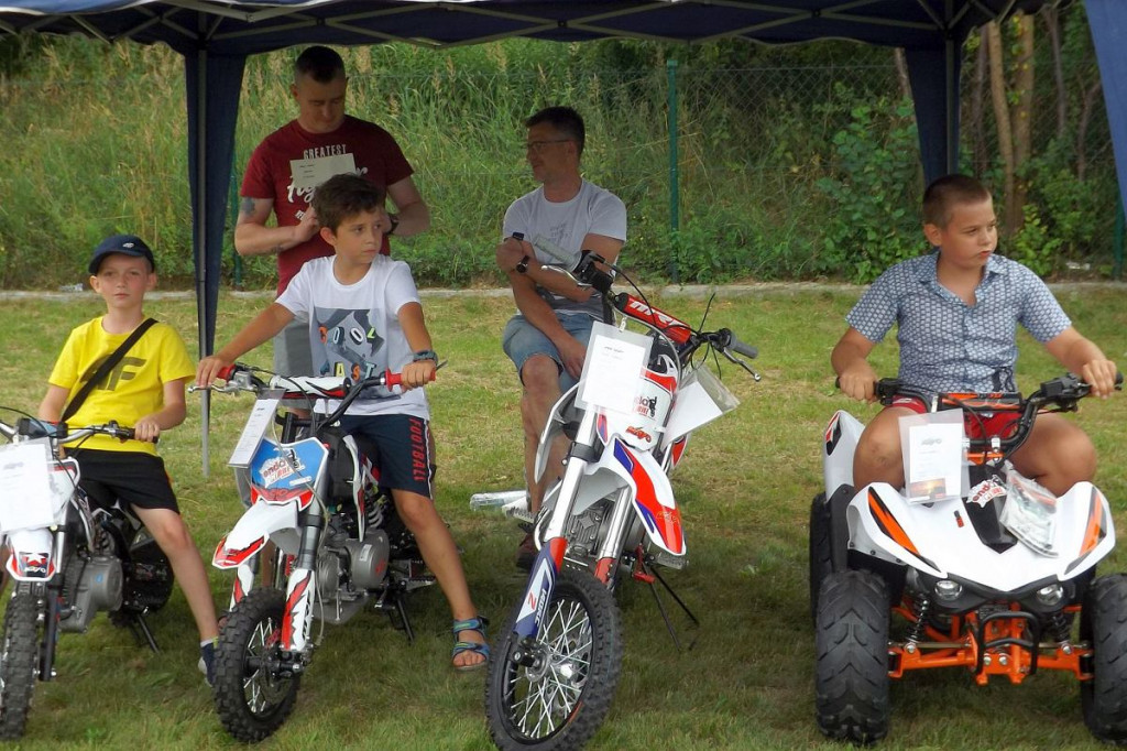 W niedzielę mieszkańcy bawią się na festynie w Jajkowie. Było uroczyste otwarcie [ZDJĘCIA]