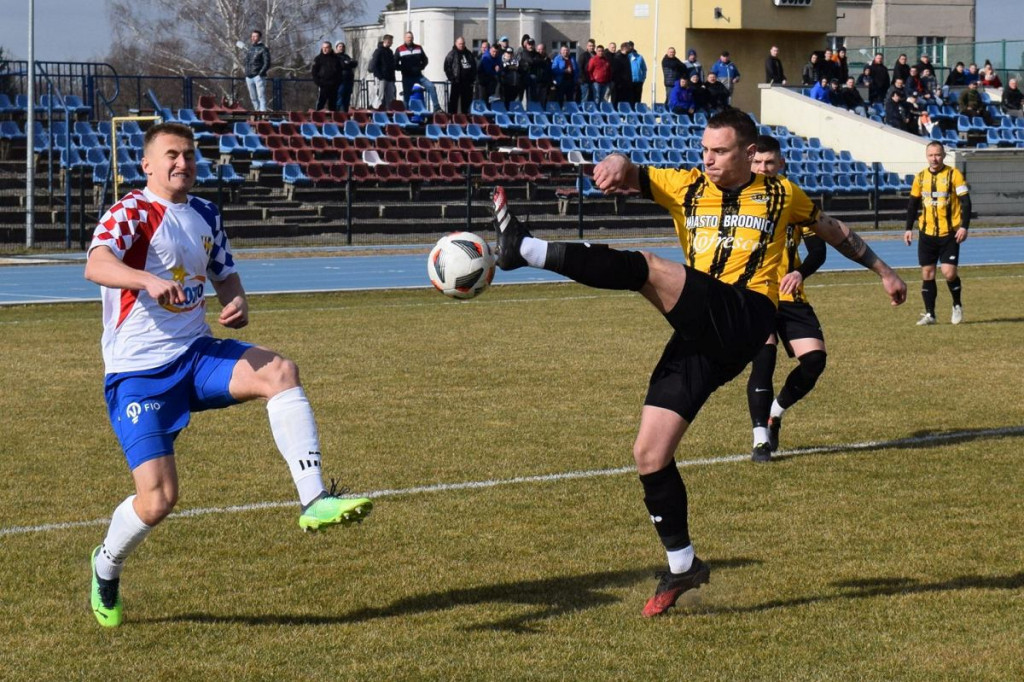 Brodnica. Pięć goli w meczu Sparty. Na trybunach kibice nie tylko żółto-czarnych [ZDJĘCIA]