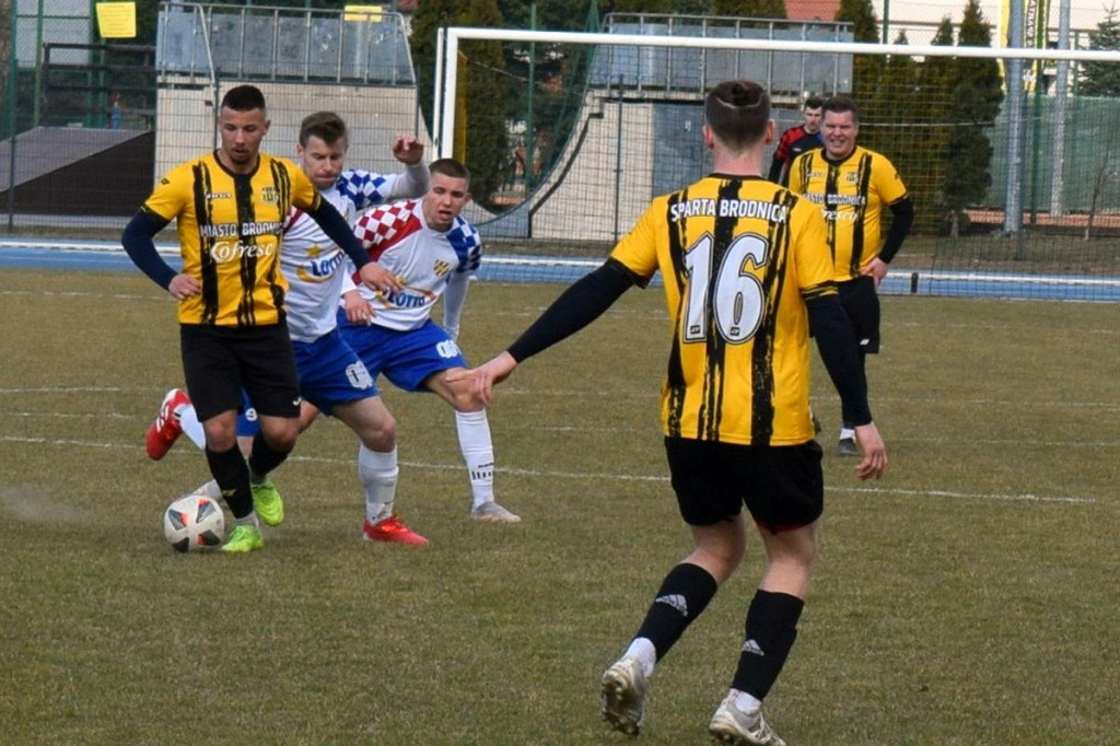 Brodnica. Pięć goli w meczu Sparty. Na trybunach kibice nie tylko żółto-czarnych [ZDJĘCIA]
