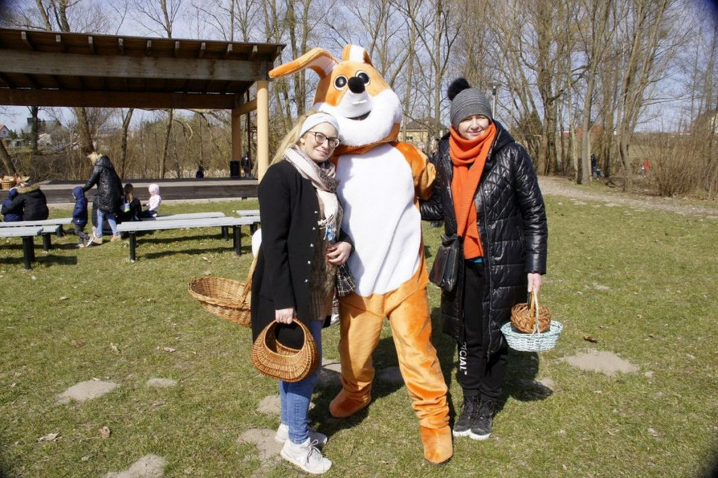 Brodnica i okolice. Niecodzienna zabawa w Brzoziu z zającem wielkanocnym [ZDJĘCIA]