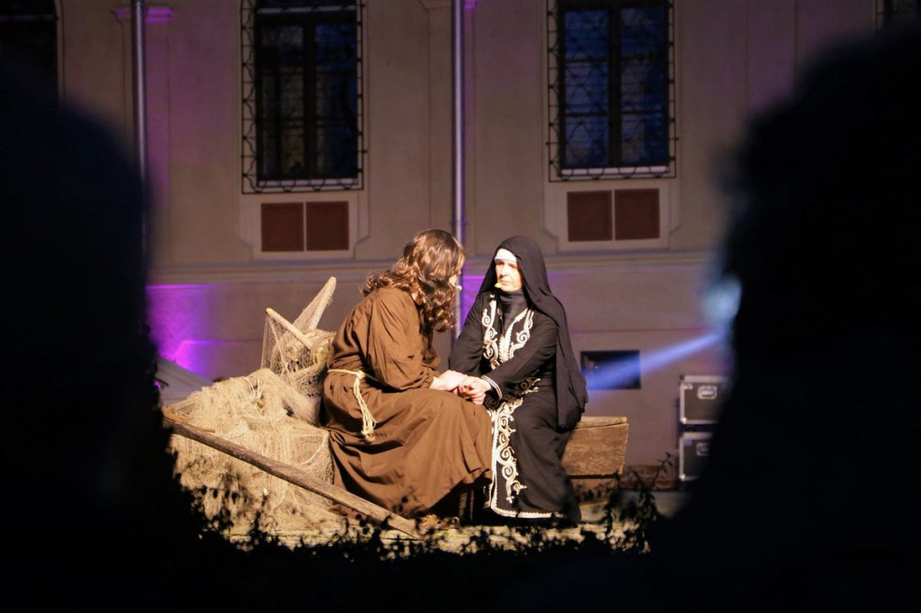 Misterium Męki Pańskiej w Jabłonowie. Ponad 80 aktorów, statystów, realizatorów [ZDJĘCIA]