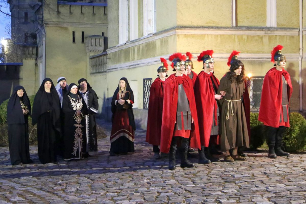 Misterium Męki Pańskiej w Jabłonowie. Ponad 80 aktorów, statystów, realizatorów [ZDJĘCIA]