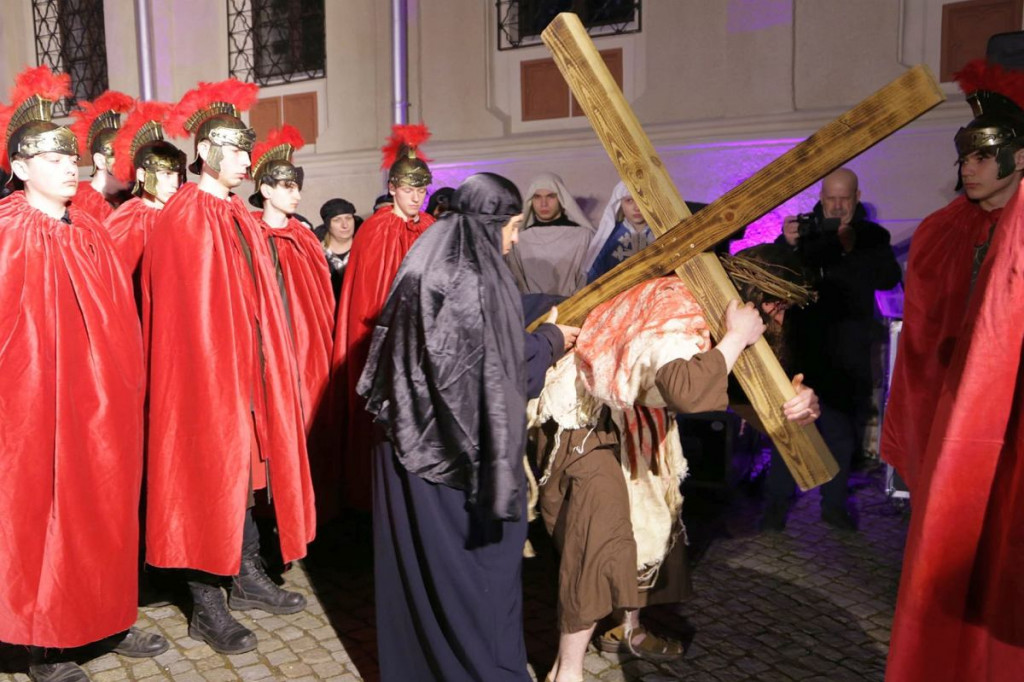 Misterium Męki Pańskiej w Jabłonowie. Ponad 80 aktorów, statystów, realizatorów [ZDJĘCIA]