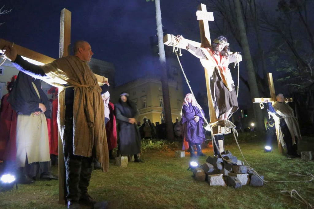 Misterium Męki Pańskiej w Jabłonowie. Ponad 80 aktorów, statystów, realizatorów [ZDJĘCIA]