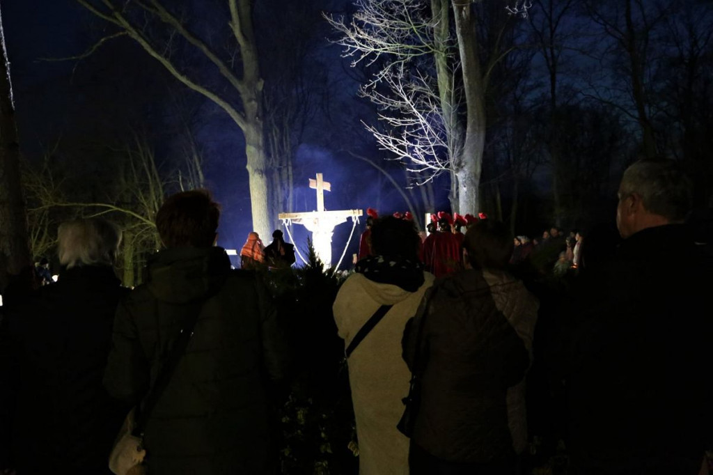 Misterium Męki Pańskiej w Jabłonowie. Ponad 80 aktorów, statystów, realizatorów [ZDJĘCIA]