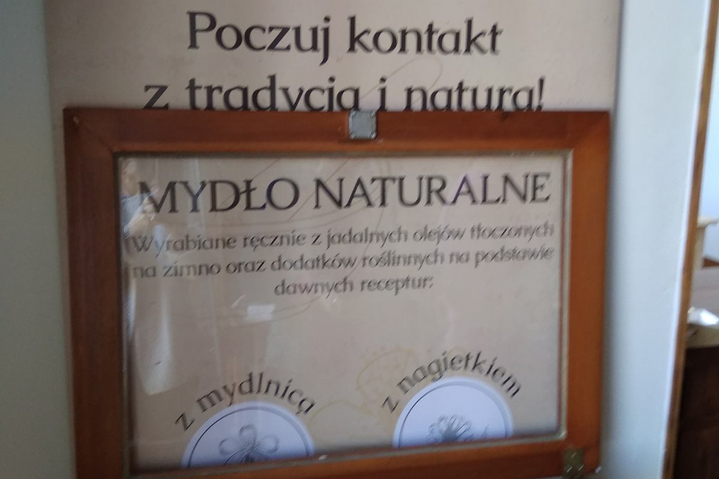 Półautomatyczna pralka sprzed stu lat, maglowanie i deptanie jak u babci. Z wizytą w wiosce mydlarskiej [ZDJĘCIA]
