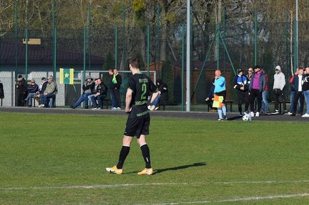 Brodnica i okolice. Piłkarskie derby w Bobrowie. Cztery gole i wiele emocji [ZDJĘCIA]