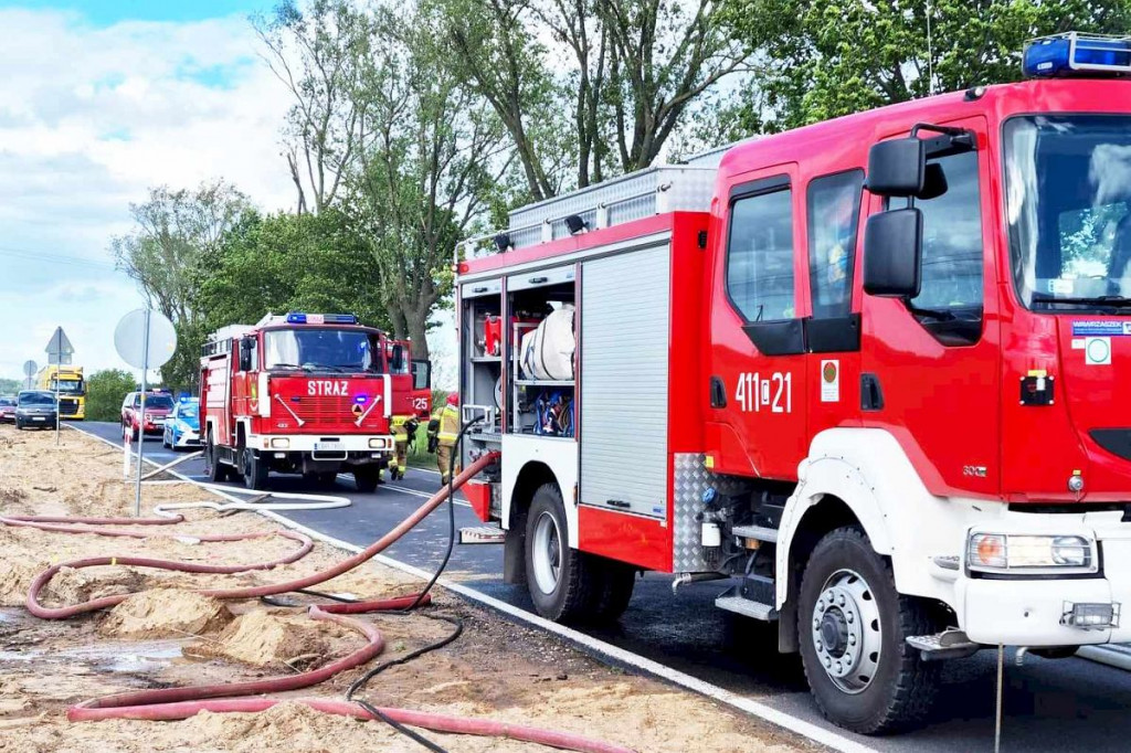 Brodnica i okolice. Tir w ogniu na DK 15. Przyczyna pożaru dość nietypowa