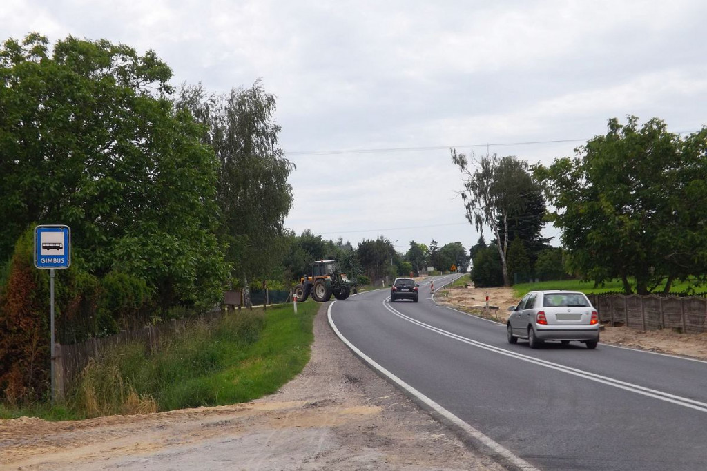 Brodnica i okolice. Budują ścieżkę pieszo-rowerową przy DK 15. Ale mieszkańcy się skarżą [ZDJĘCIA]