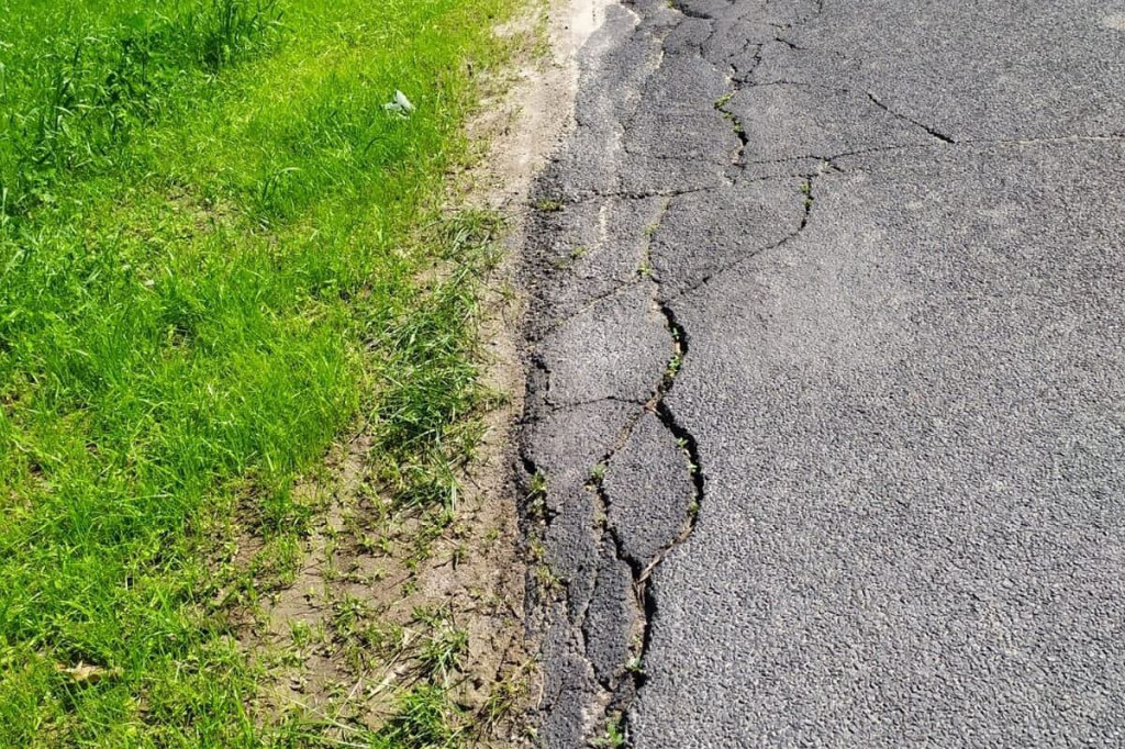 Brodnica i okolice. Drogi się sypią po deszczach. Kiedy będą je naprawiać?