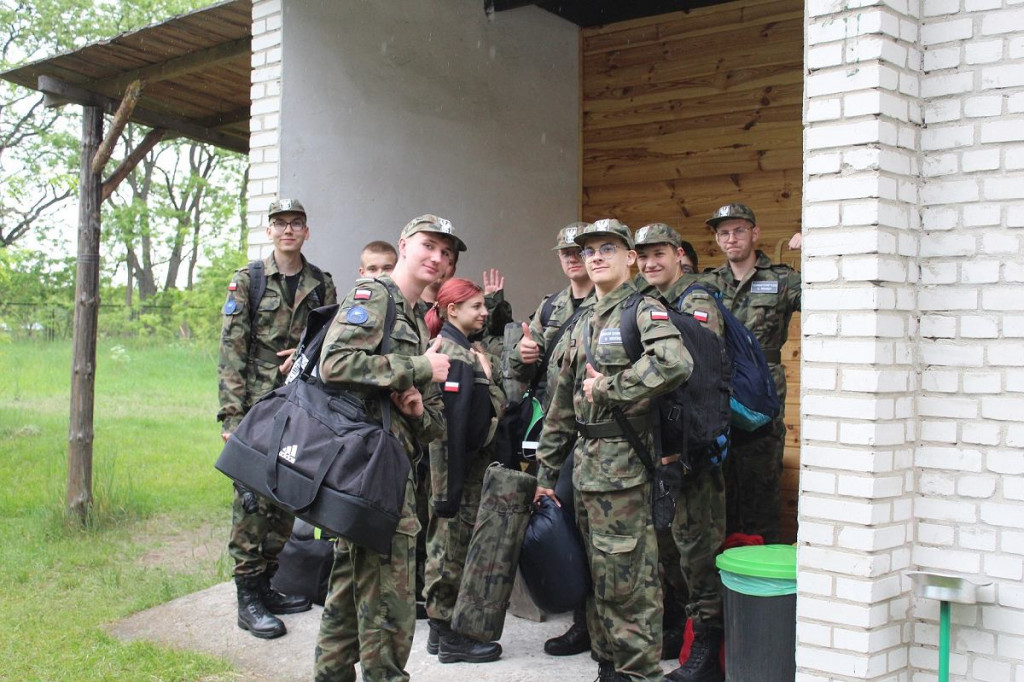 Kilkuset żołnierzy z Brodnicy ćwiczyło na poligonie drawskim. Wraz z nimi 16-letni kadeci [ZDJĘCIA]